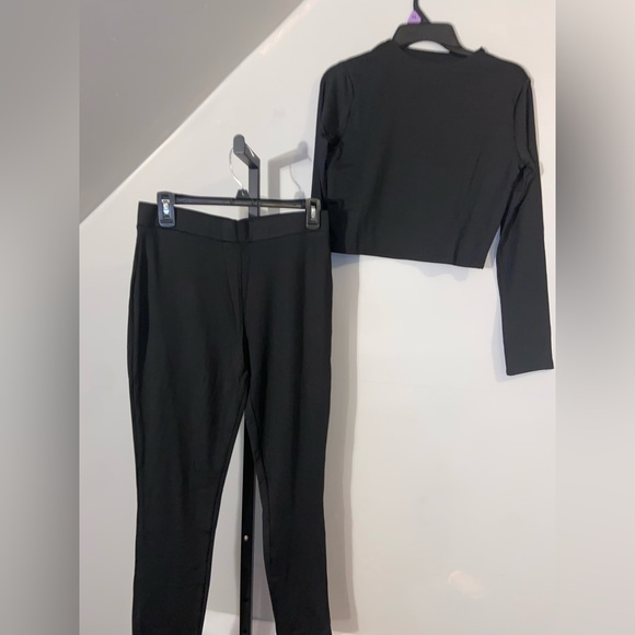 Women’s black Crop long sleeve 2 piece set - Picture 7 of 11